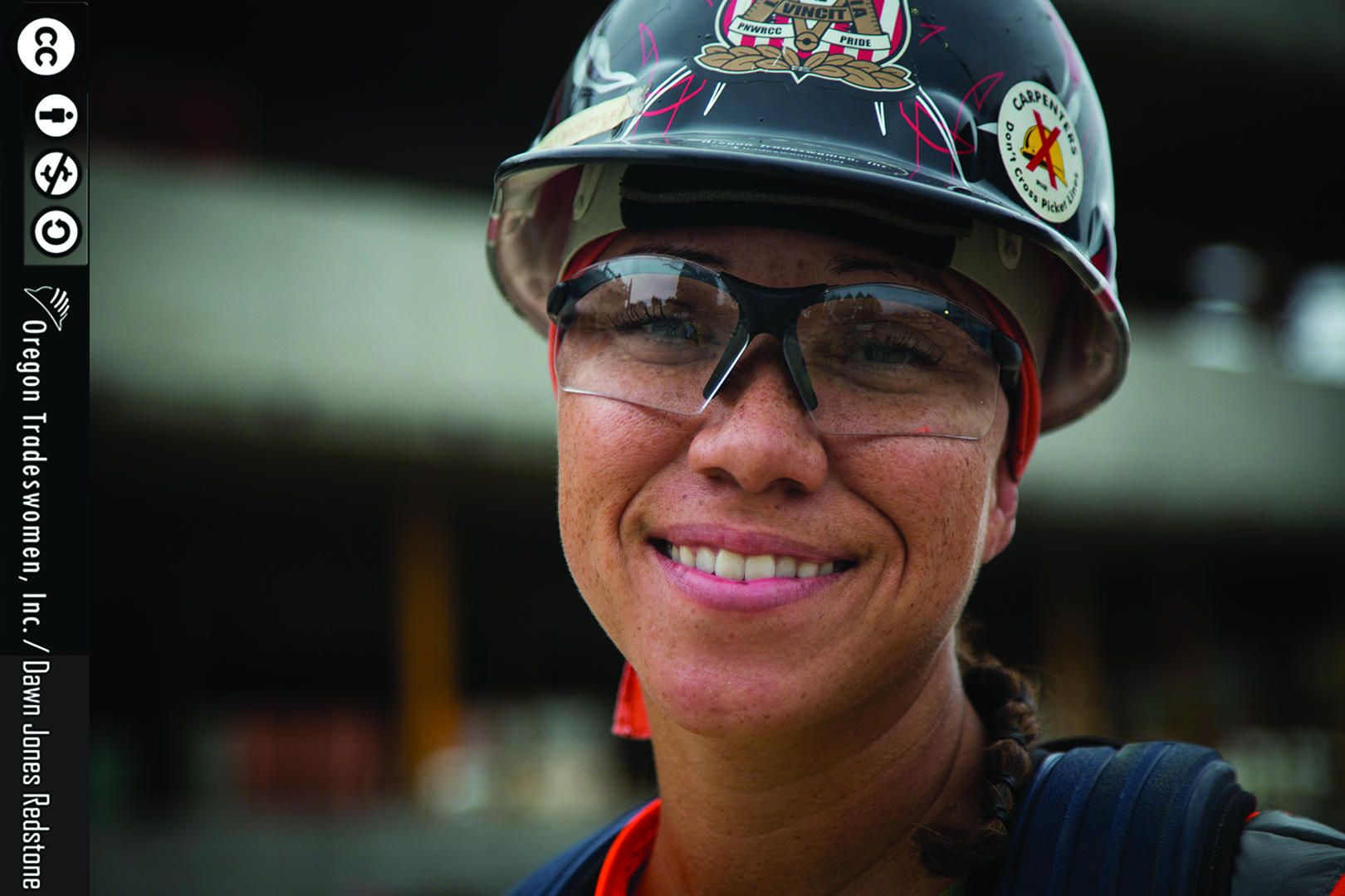 tradeswoman carpenter 3