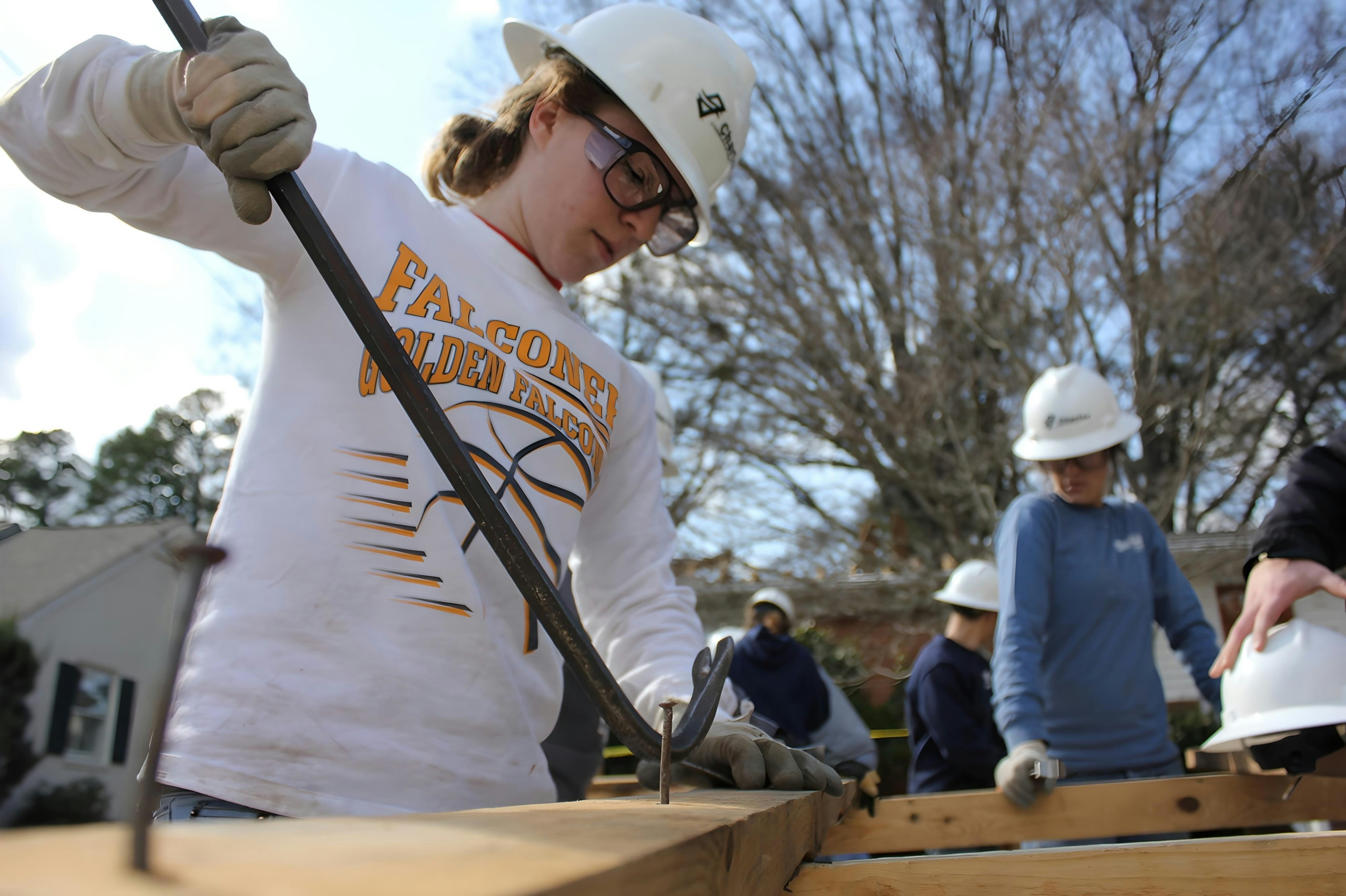 tradeswoman carpenter 2
